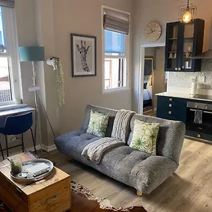  Apartment Just Off Long - Inner Gem